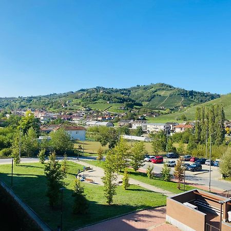 Attico Nel Cuore Delle Langhe - Free Parking Wi-Fi E Ac Alba  Exterior foto